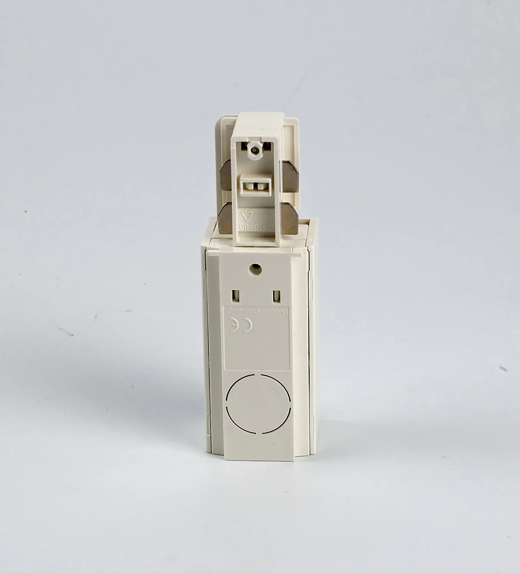 Right End Feed 3 Circuit Surface Mounted Track 555 1 1201 6  Eutrac 3 Circuit Surface-RAL9016